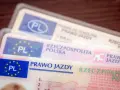Kilka polskich praw jazdy. Zastanawiasz się, ile można mieć punktów karnych?